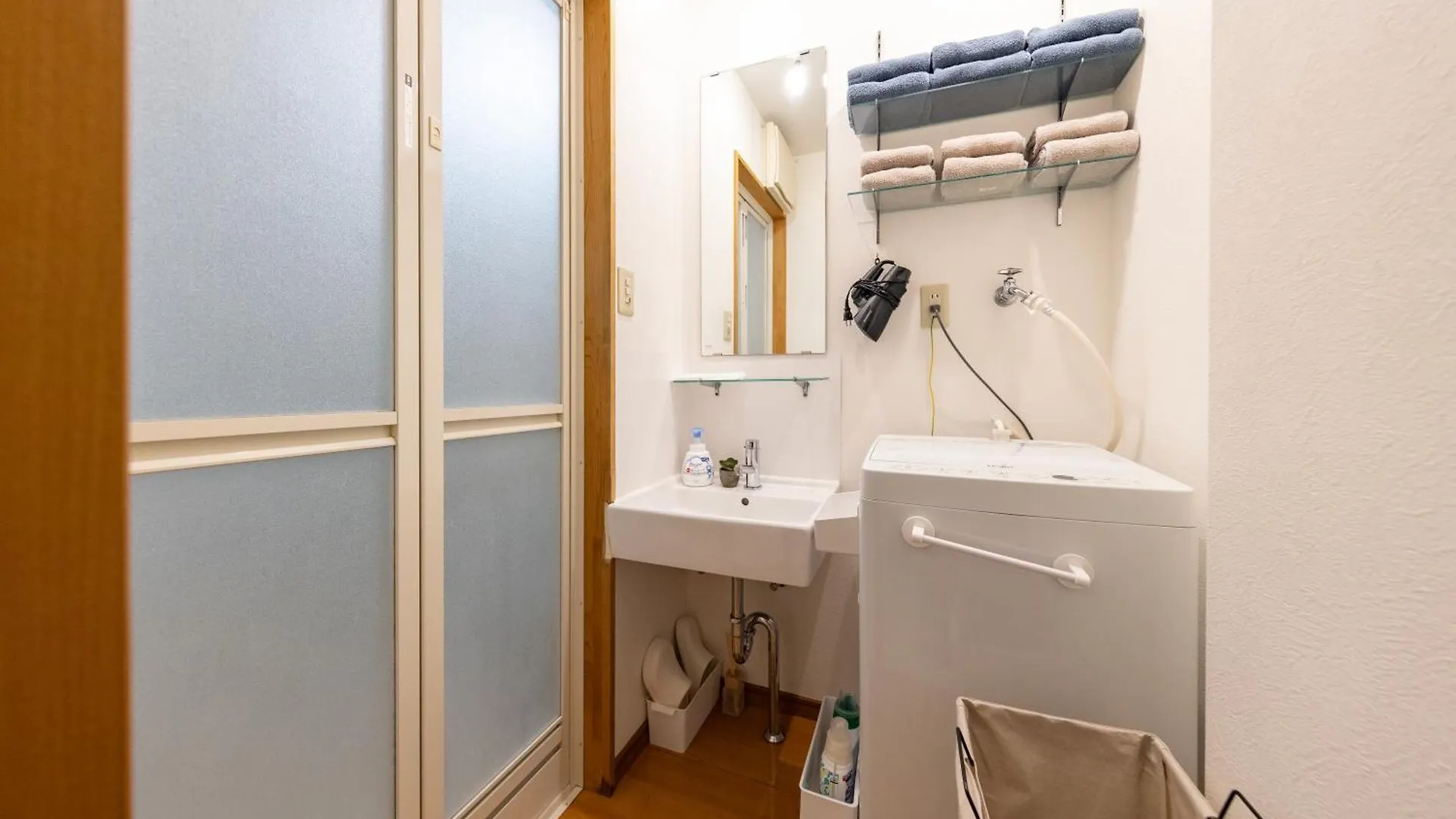 Apartmán 1棟貸切,難波まで2駅4分,京セラドーム徒歩圏内,最大7名まで利用可,Usjまで4駅,Uihouse Ósaka Japonsko